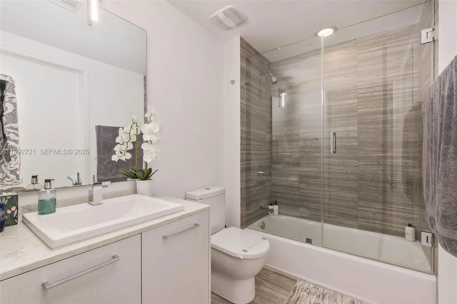 Miami, Florida 33131, 2 Bedrooms Bedrooms, ,3 BathroomsBathrooms,Residential Lease,For Rent,A11992721