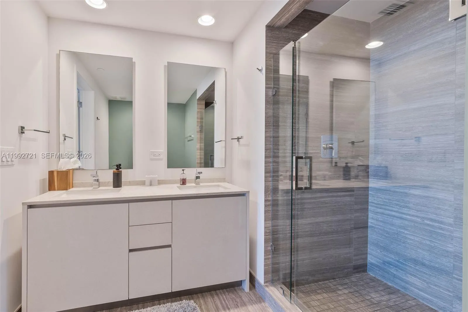 Miami, Florida 33131, 2 Bedrooms Bedrooms, ,3 BathroomsBathrooms,Residential Lease,For Rent,A11992721