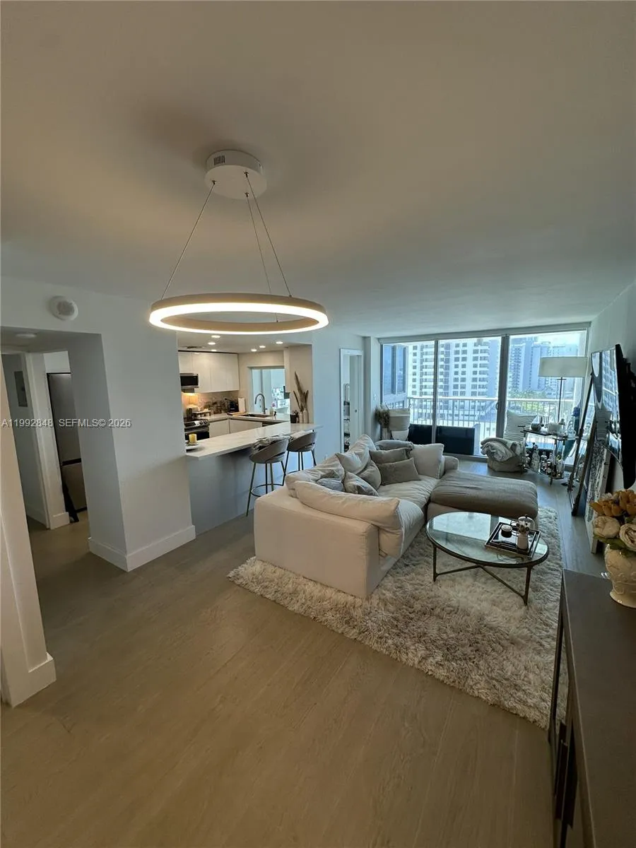 2655 Collins Ave 1204, Miami Beach, Florida 33140, Miami Beach, Florida 33140, 2 Bedrooms Bedrooms, ,2 BathroomsBathrooms,Residential Lease,For Rent,2655 Collins Ave 1204, Miami Beach, Florida 33140,A11992848