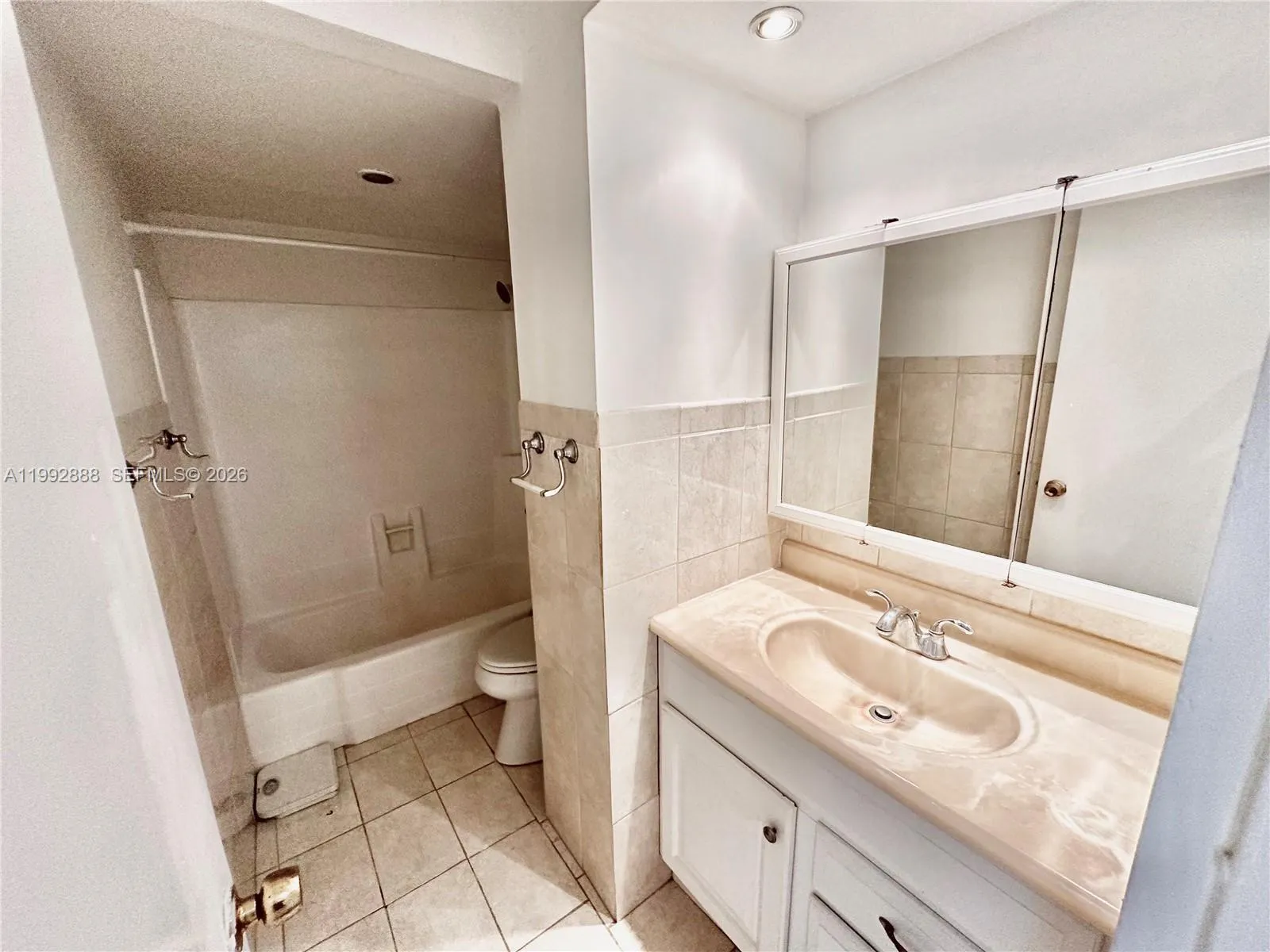 2350 Ne 135th St 1101, North Miami, Florida 33181, North Miami, Florida 33181, 1 Bedroom Bedrooms, ,1 BathroomBathrooms,Residential,For Sale,2350 Ne 135th St 1101, North Miami, Florida 33181,A11992888