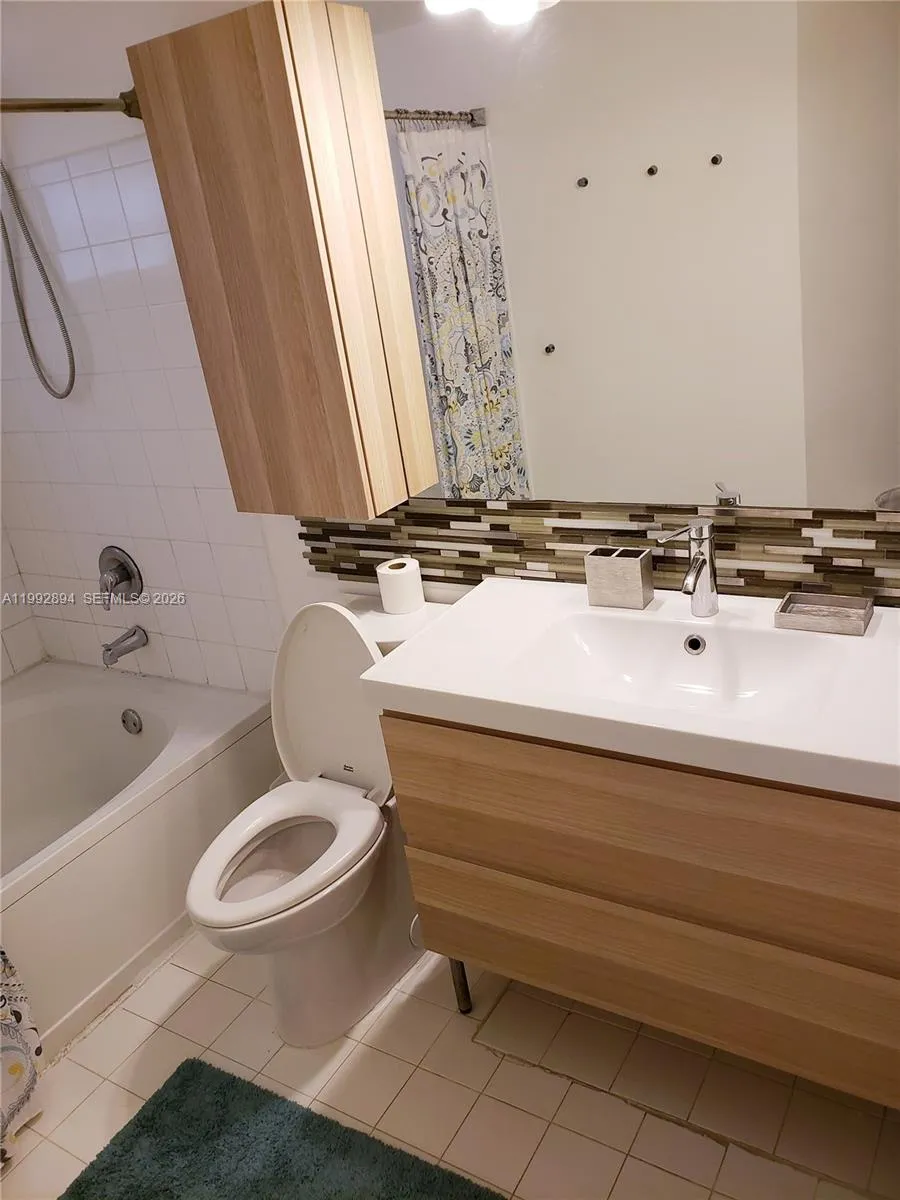 17125 N Bay Rd 3403, Sunny Isles Beach, Florida 33, Sunny Isles Beach, Florida 33160, 1 Bedroom Bedrooms, ,1 BathroomBathrooms,Residential Lease,For Rent,17125 N Bay Rd 3403, Sunny Isles Beach, Florida 33,A11992894