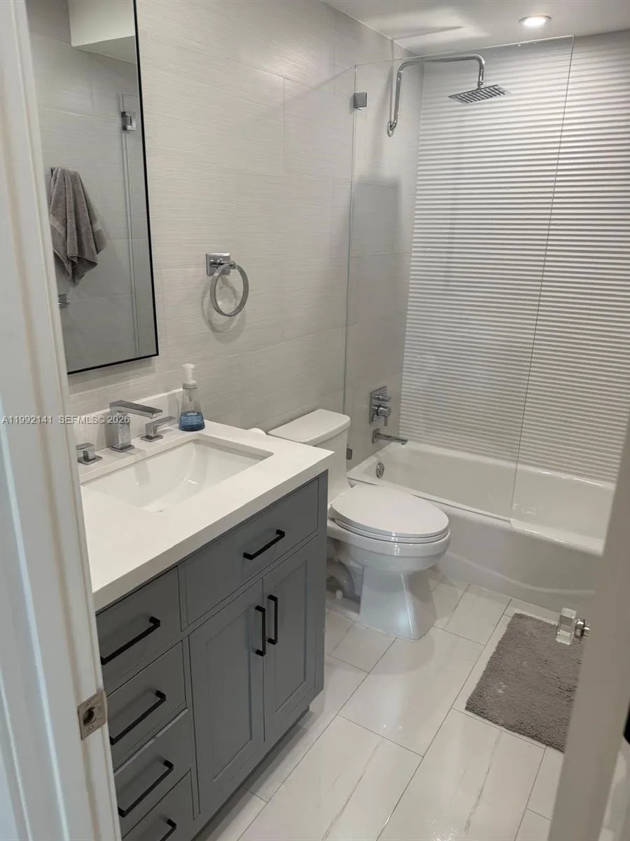 5005 Collins Ave 1525, Miami Beach, Florida 33140, Miami Beach, Florida 33140, 2 Bedrooms Bedrooms, ,1 BathroomBathrooms,Residential Lease,For Rent,5005 Collins Ave 1525, Miami Beach, Florida 33140,A11992141