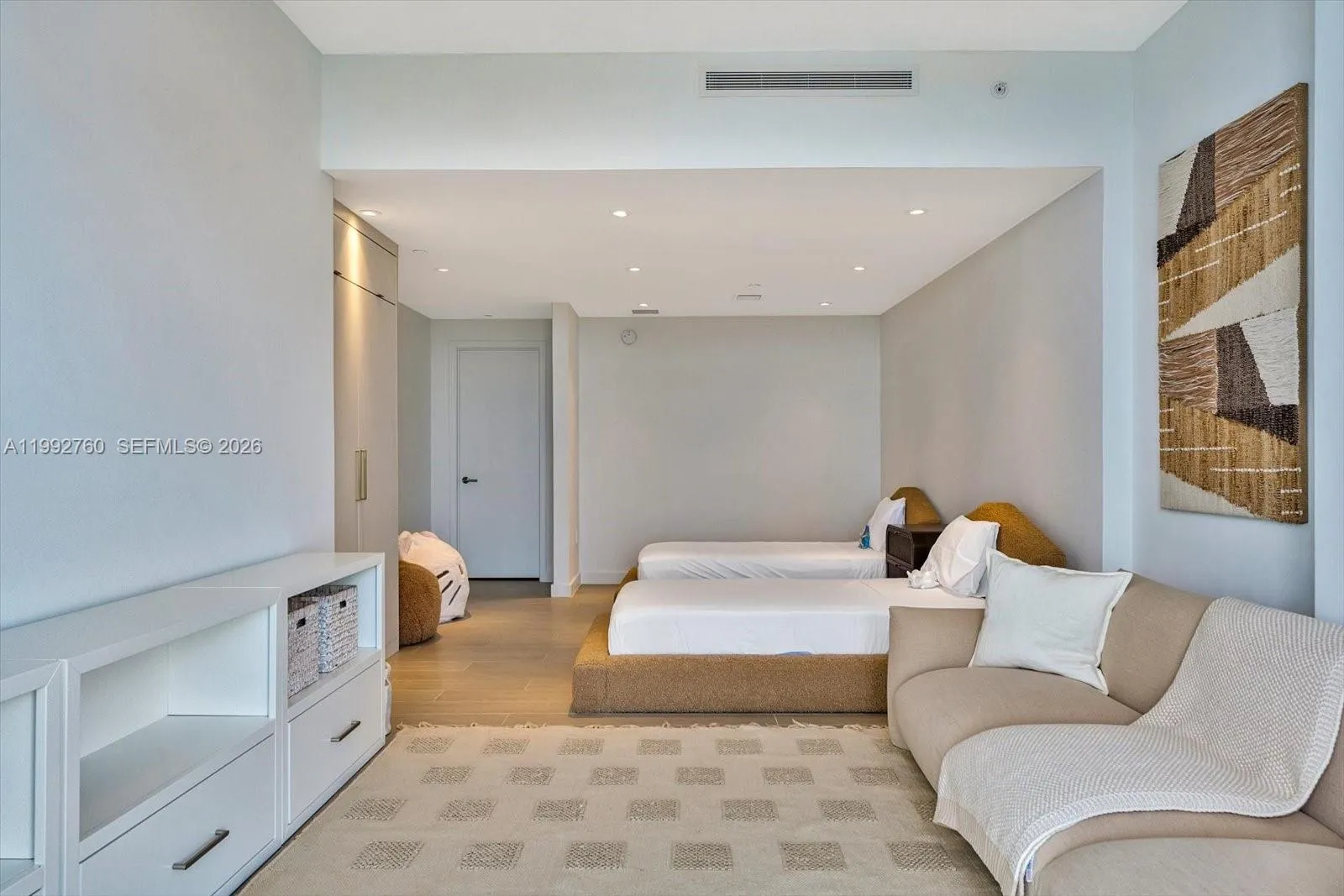 500 Alton Rd 2205, Miami Beach, Florida 33139, Miami Beach, Florida 33139, 4 Bedrooms Bedrooms, ,3 BathroomsBathrooms,Residential Lease,For Rent,500 Alton Rd 2205, Miami Beach, Florida 33139,A11992760