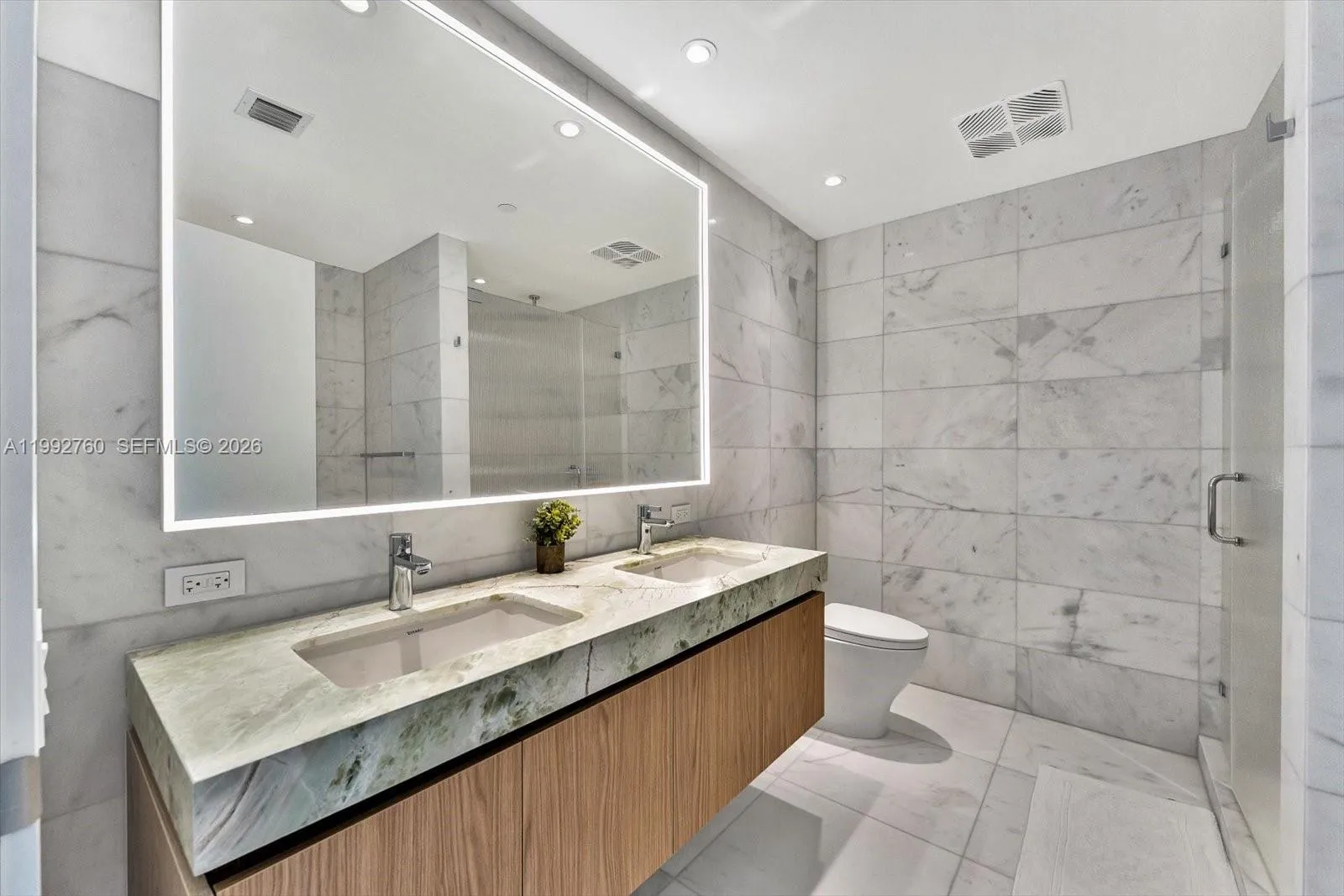 500 Alton Rd 2205, Miami Beach, Florida 33139, Miami Beach, Florida 33139, 4 Bedrooms Bedrooms, ,3 BathroomsBathrooms,Residential Lease,For Rent,500 Alton Rd 2205, Miami Beach, Florida 33139,A11992760