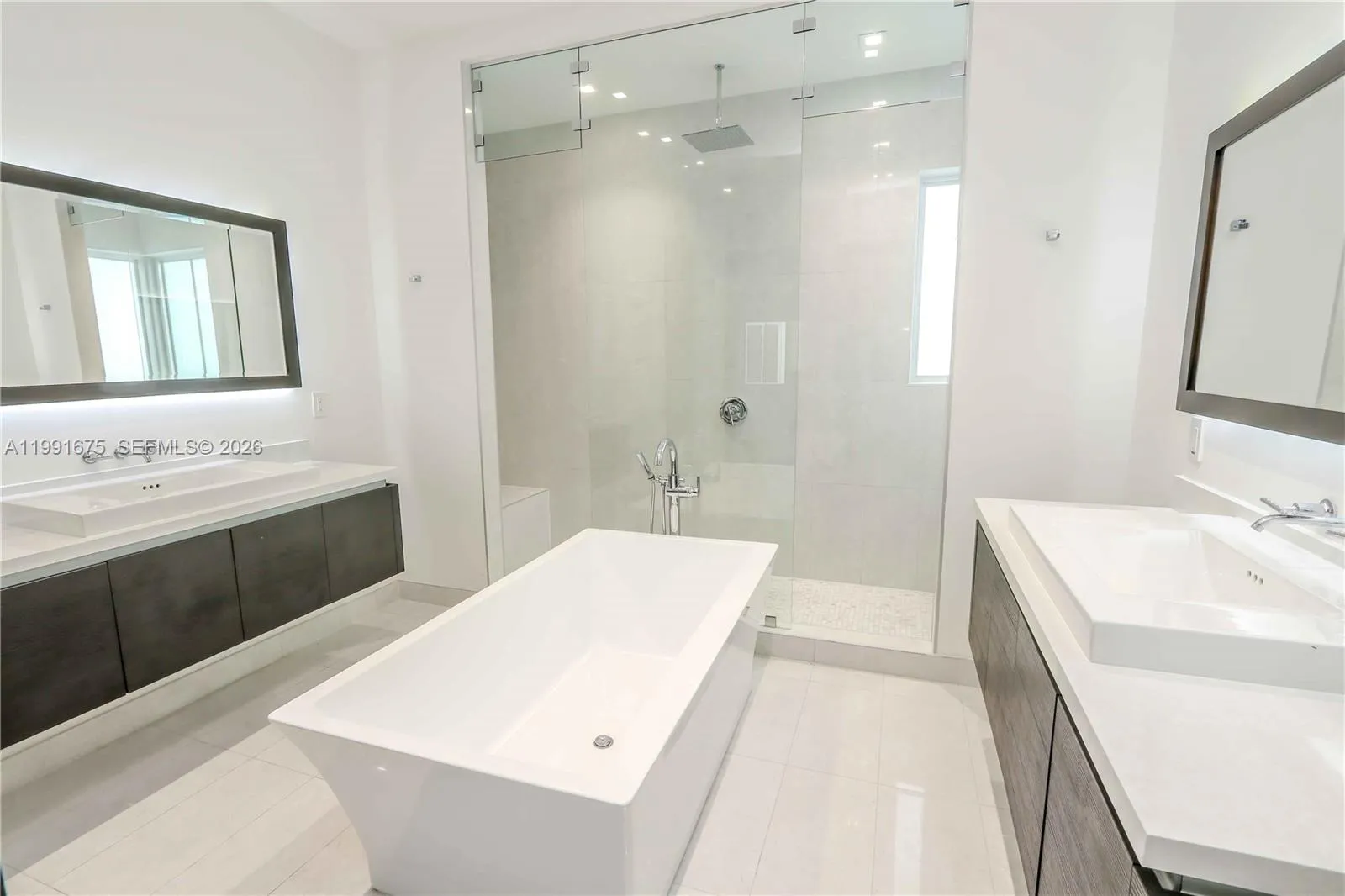 8250 Nw 33rd Ter, Doral, Florida 33122, Doral, Florida 33122, 5 Bedrooms Bedrooms, ,6 BathroomsBathrooms,Residential Lease,For Rent,8250 Nw 33rd Ter, Doral, Florida 33122,A11991675
