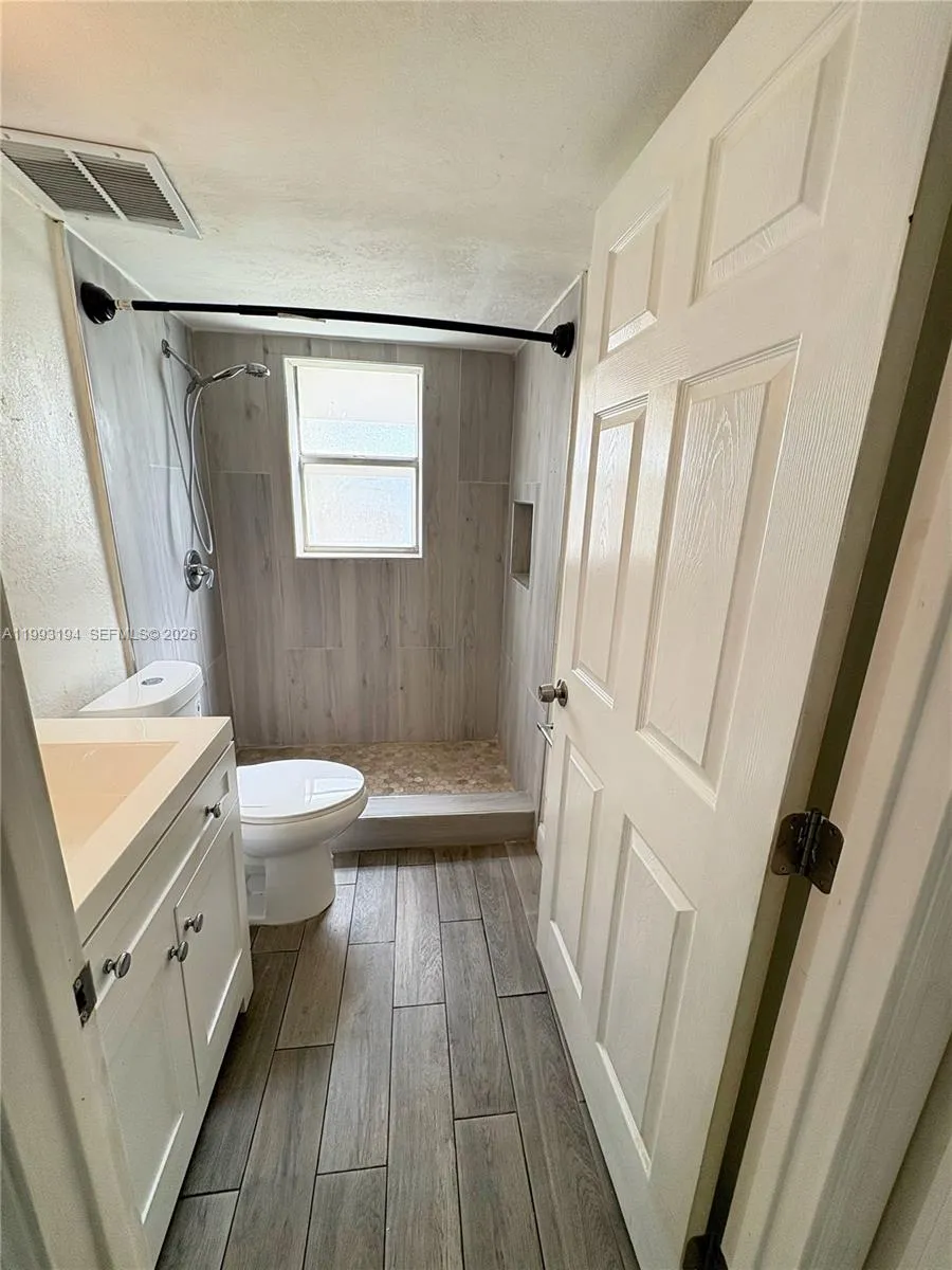 5252 Ne 6th Ave A31, Oakland Park, Florida 33334, Oakland Park, Florida 33334, 3 Bedrooms Bedrooms, ,2 BathroomsBathrooms,Residential,For Sale,5252 Ne 6th Ave A31, Oakland Park, Florida 33334,A11993194