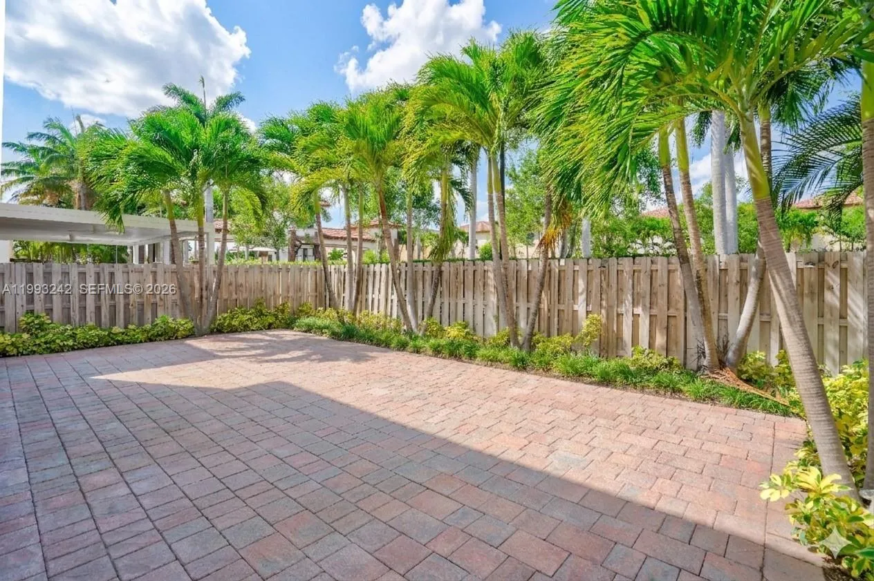 10021 Nw 87th Ter, Doral, Florida 33178, Doral, Florida 33178, 3 Bedrooms Bedrooms, ,2 BathroomsBathrooms,Residential Lease,For Rent,10021 Nw 87th Ter, Doral, Florida 33178,A11993242