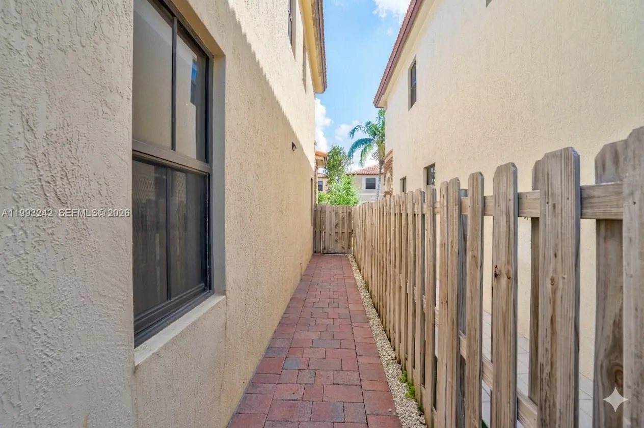 10021 Nw 87th Ter, Doral, Florida 33178, Doral, Florida 33178, 3 Bedrooms Bedrooms, ,2 BathroomsBathrooms,Residential Lease,For Rent,10021 Nw 87th Ter, Doral, Florida 33178,A11993242