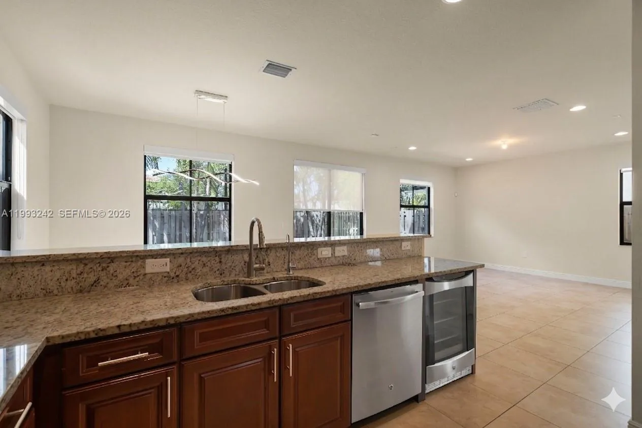 10021 Nw 87th Ter, Doral, Florida 33178, Doral, Florida 33178, 3 Bedrooms Bedrooms, ,2 BathroomsBathrooms,Residential Lease,For Rent,10021 Nw 87th Ter, Doral, Florida 33178,A11993242