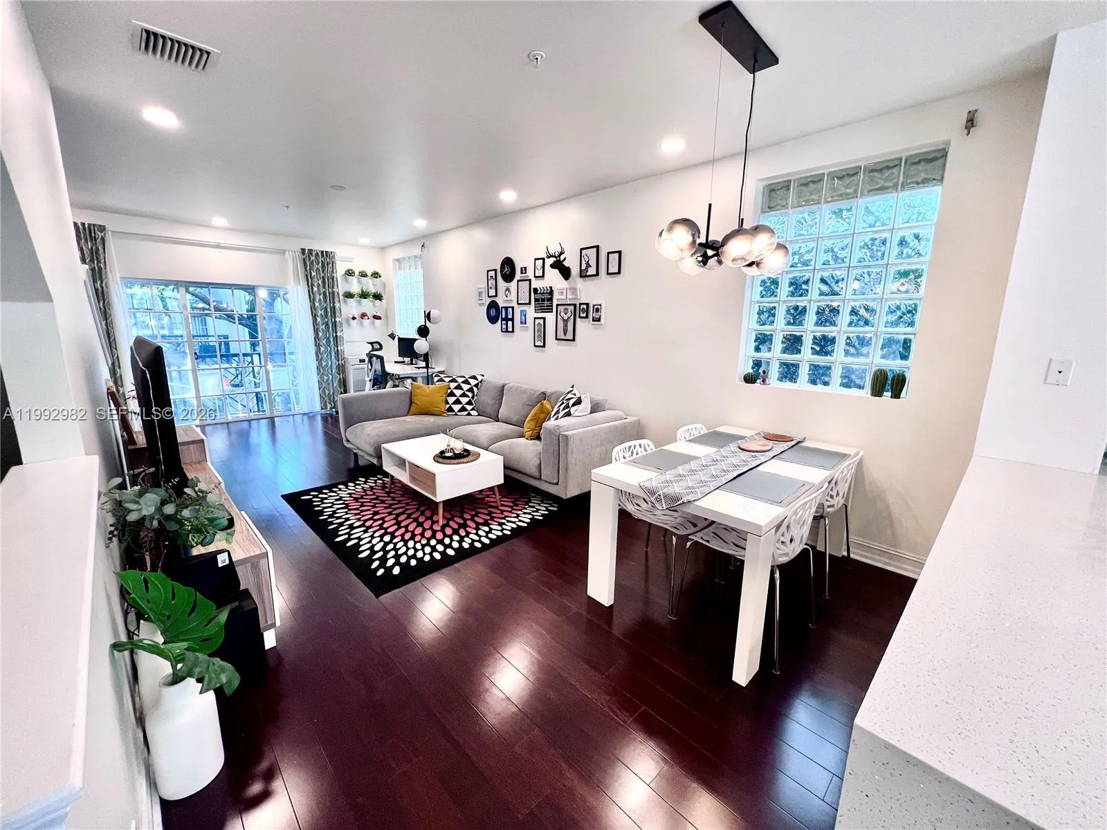 450 Ne 2nd Ave 5, Fort Lauderdale, Florida 33301, Fort Lauderdale, Florida 33301, 2 Bedrooms Bedrooms, ,2 BathroomsBathrooms,Residential Lease,For Rent,450 Ne 2nd Ave 5, Fort Lauderdale, Florida 33301,A11992982