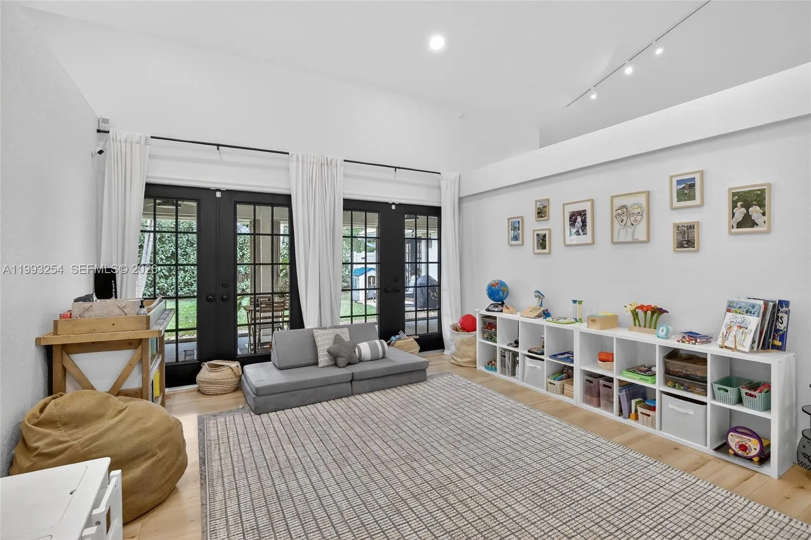 10910 Nw 18th Ct, Plantation, Florida 33322, Plantation, Florida 33322, 4 Bedrooms Bedrooms, ,2 BathroomsBathrooms,Residential,For Sale,10910 Nw 18th Ct, Plantation, Florida 33322,A11993254