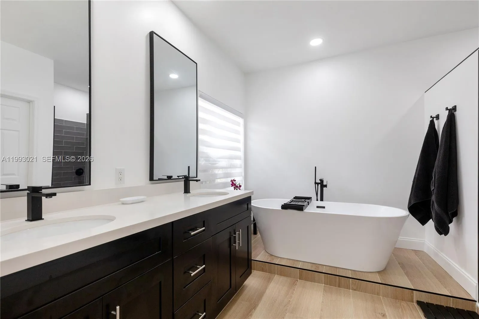 4128 Amber Ln, Weston, Florida 33331, Weston, Florida 33331, 4 Bedrooms Bedrooms, ,2 BathroomsBathrooms,Residential,For Sale,4128 Amber Ln, Weston, Florida 33331,A11993021