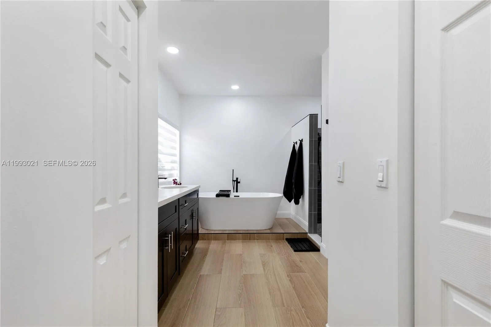 4128 Amber Ln, Weston, Florida 33331, Weston, Florida 33331, 4 Bedrooms Bedrooms, ,2 BathroomsBathrooms,Residential,For Sale,4128 Amber Ln, Weston, Florida 33331,A11993021