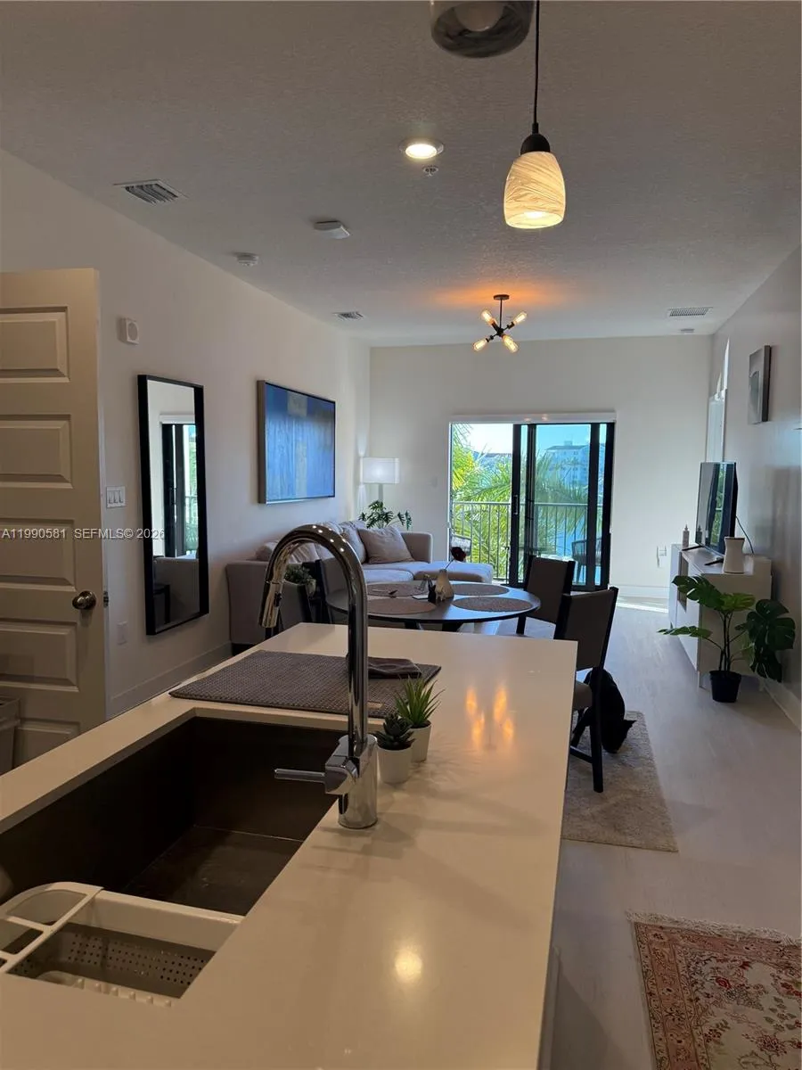 Miami, Florida 33166, 2 Bedrooms Bedrooms, ,2 BathroomsBathrooms,Residential Lease,For Rent,A11990581