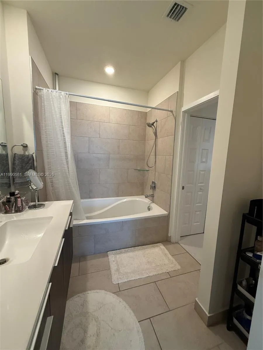 Miami, Florida 33166, 2 Bedrooms Bedrooms, ,2 BathroomsBathrooms,Residential Lease,For Rent,A11990581