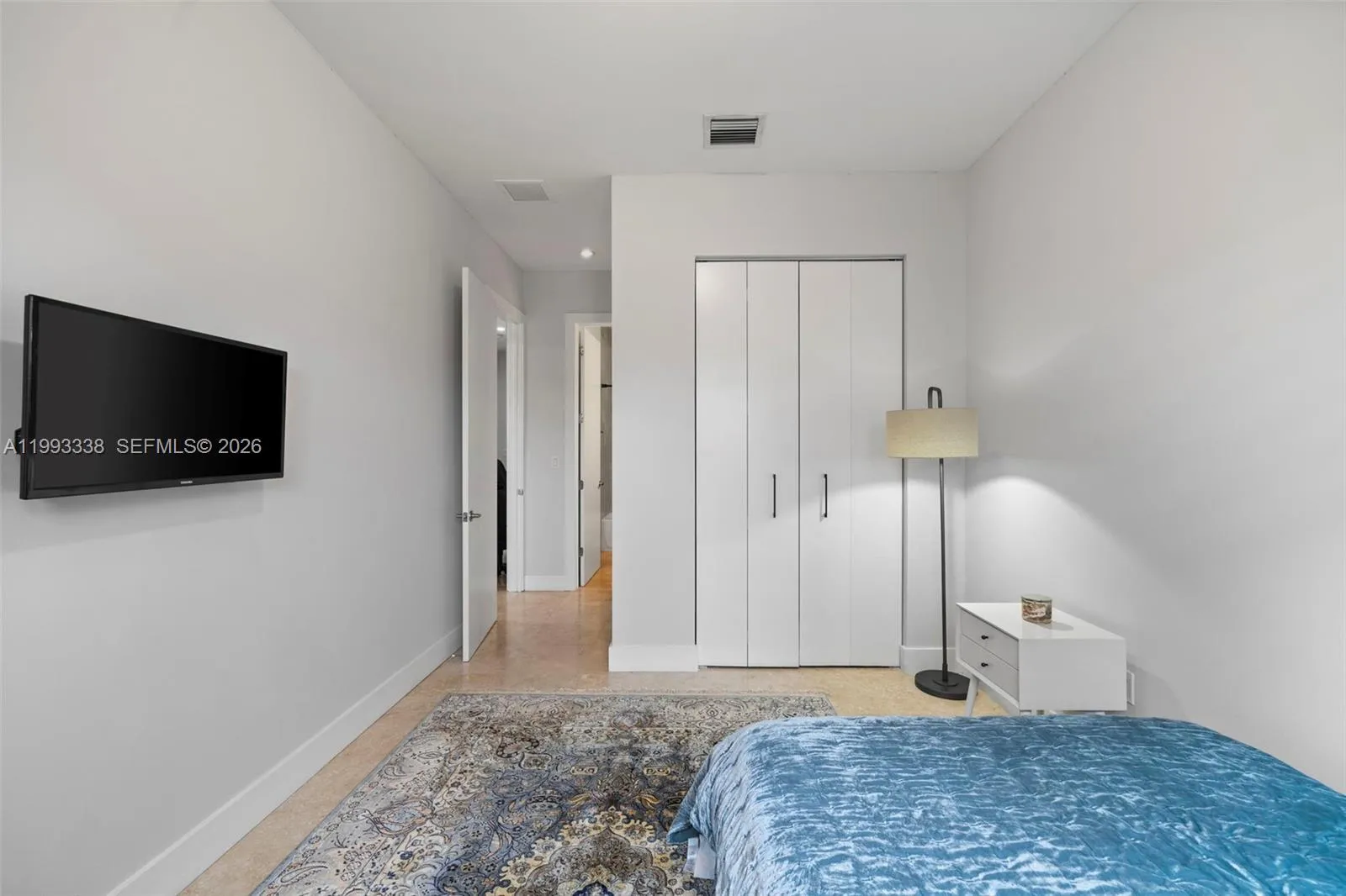 2nd Bedroom/w its own Bathroom.