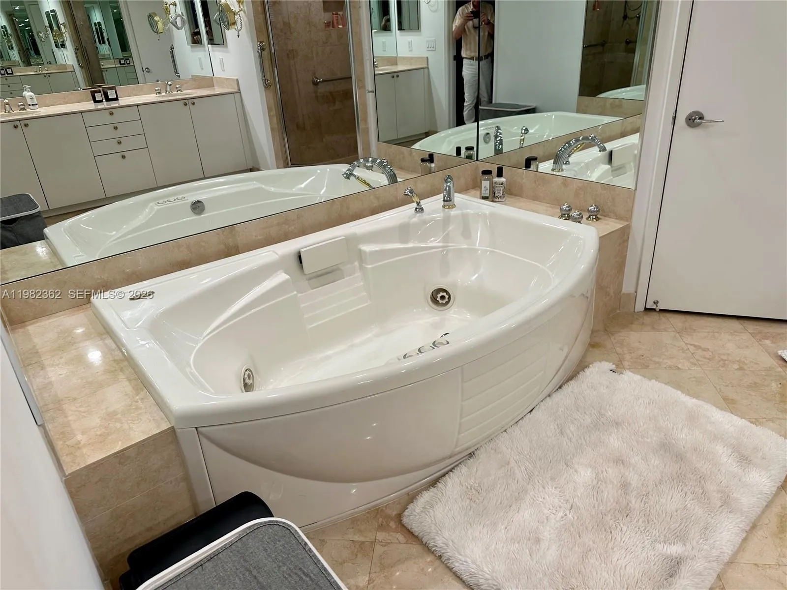 785 Crandon Blvd 803, Key Biscayne, Florida 33149, Key Biscayne, Florida 33149, 3 Bedrooms Bedrooms, ,4 BathroomsBathrooms,Residential Lease,For Rent,785 Crandon Blvd 803, Key Biscayne, Florida 33149,A11982362