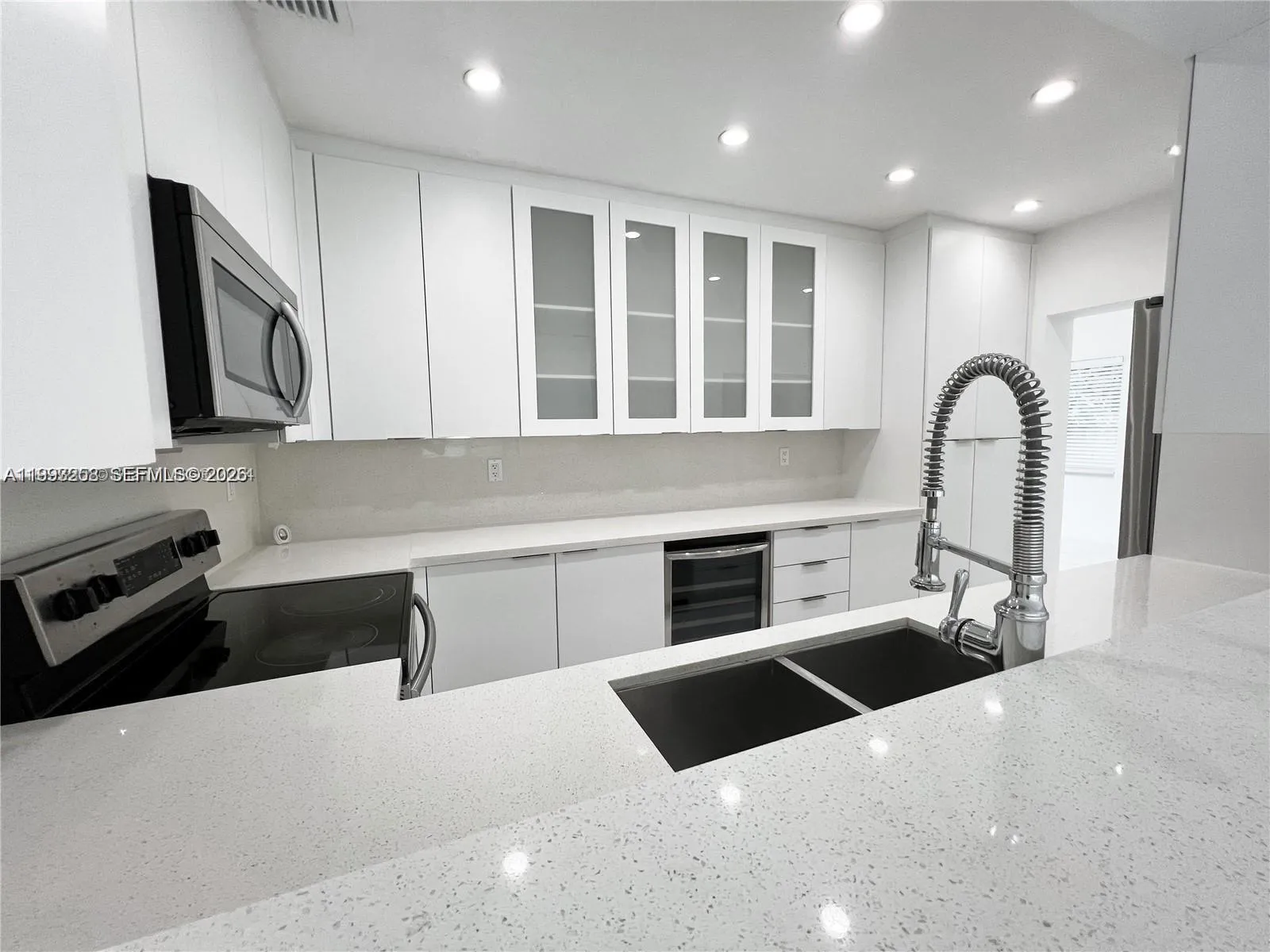 5401 W Broward Blvd, Plantation, Florida 33317, Plantation, Florida 33317, 4 Bedrooms Bedrooms, ,3 BathroomsBathrooms,Residential,For Sale,5401 W Broward Blvd, Plantation, Florida 33317,A11993258