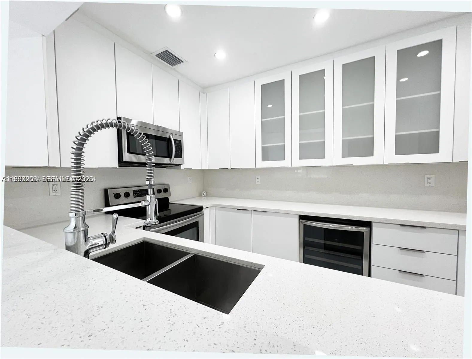 5401 W Broward Blvd, Plantation, Florida 33317, Plantation, Florida 33317, 4 Bedrooms Bedrooms, ,3 BathroomsBathrooms,Residential,For Sale,5401 W Broward Blvd, Plantation, Florida 33317,A11993258