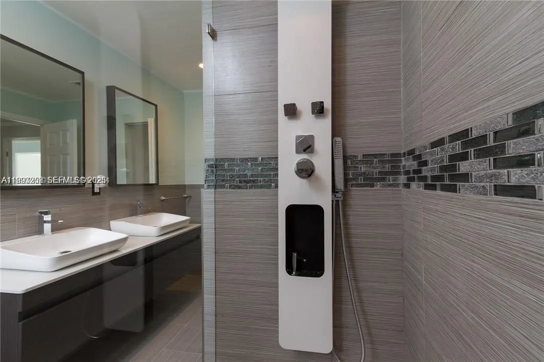 5401 W Broward Blvd, Plantation, Florida 33317, Plantation, Florida 33317, 4 Bedrooms Bedrooms, ,3 BathroomsBathrooms,Residential,For Sale,5401 W Broward Blvd, Plantation, Florida 33317,A11993258