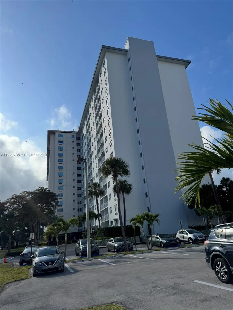 400 Kings Point Dr 627, Sunny Isles Beach, Florida, Sunny Isles Beach, Florida 33160, 1 Bedroom Bedrooms, ,1 BathroomBathrooms,Residential Lease,For Rent,400 Kings Point Dr 627, Sunny Isles Beach, Florida,A11993288