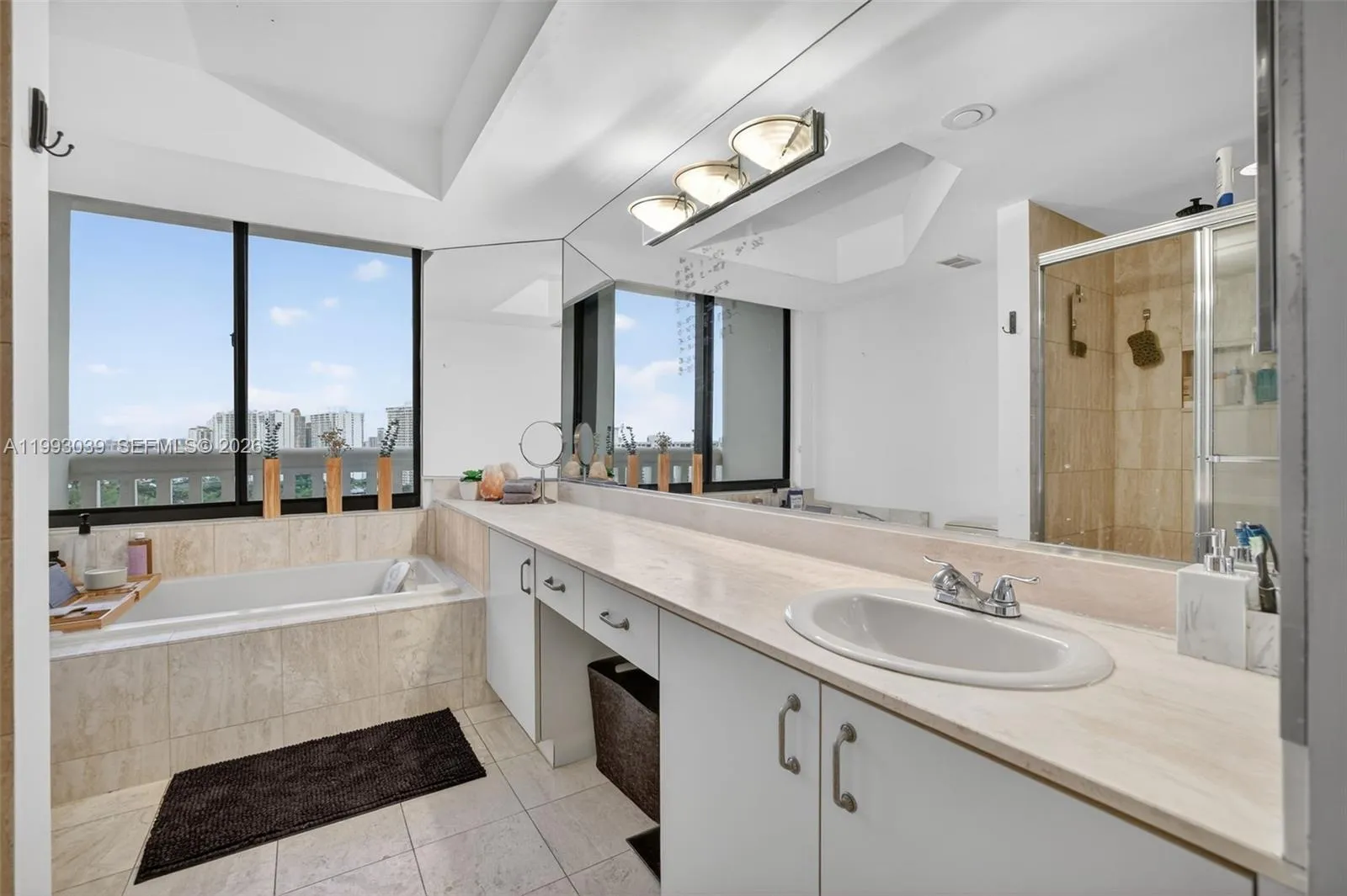 1000 Island Blvd 2105, Aventura, Florida 33160, Aventura, Florida 33160, 2 Bedrooms Bedrooms, ,2 BathroomsBathrooms,Residential Lease,For Rent,1000 Island Blvd 2105, Aventura, Florida 33160,A11993039