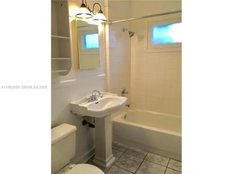 809 Ne 17th Ave 1, Fort Lauderdale, Florida 33304, Fort Lauderdale, Florida 33304, 1 Bedroom Bedrooms, ,1 BathroomBathrooms,Residential Lease,For Rent,809 Ne 17th Ave 1, Fort Lauderdale, Florida 33304,A11992655
