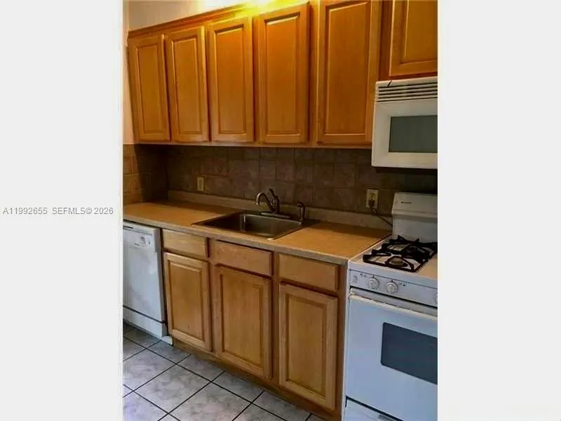 809 Ne 17th Ave 1, Fort Lauderdale, Florida 33304, Fort Lauderdale, Florida 33304, 1 Bedroom Bedrooms, ,1 BathroomBathrooms,Residential Lease,For Rent,809 Ne 17th Ave 1, Fort Lauderdale, Florida 33304,A11992655