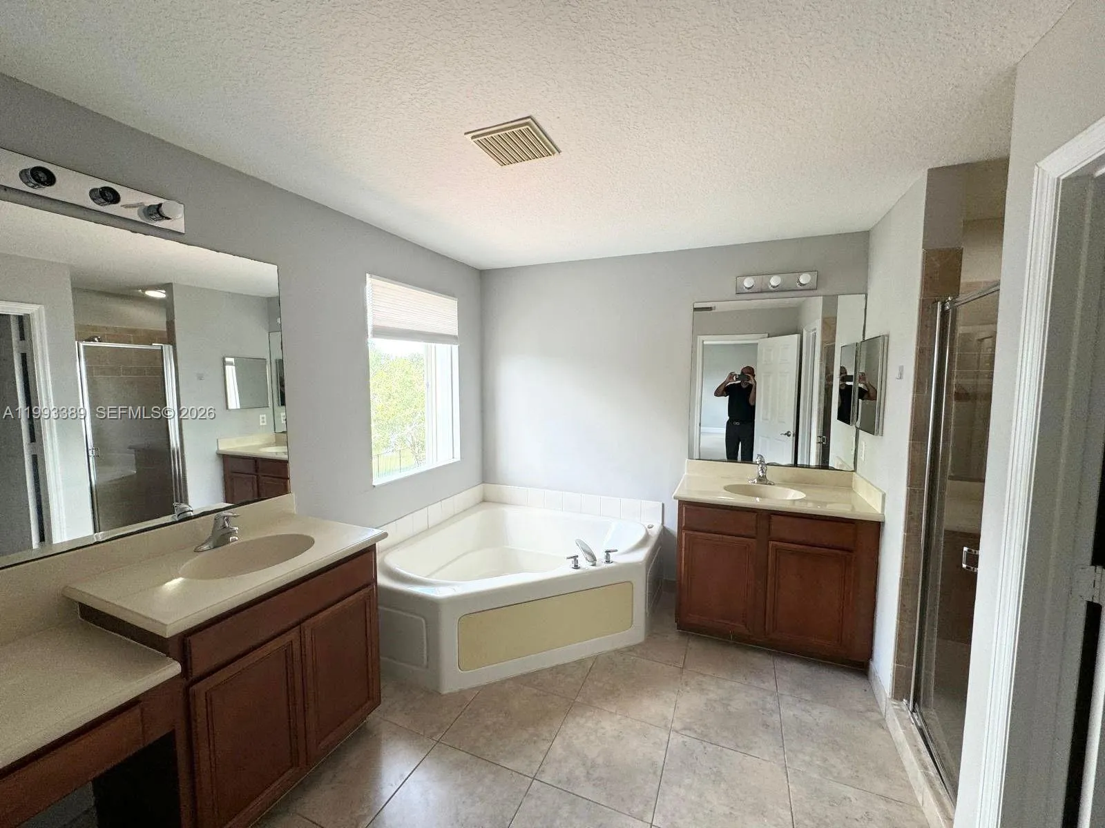 4451 E Seneca Ave, Weston, Florida 33332, Weston, Florida 33332, 5 Bedrooms Bedrooms, ,4 BathroomsBathrooms,Residential Lease,For Rent,4451 E Seneca Ave, Weston, Florida 33332,A11993389