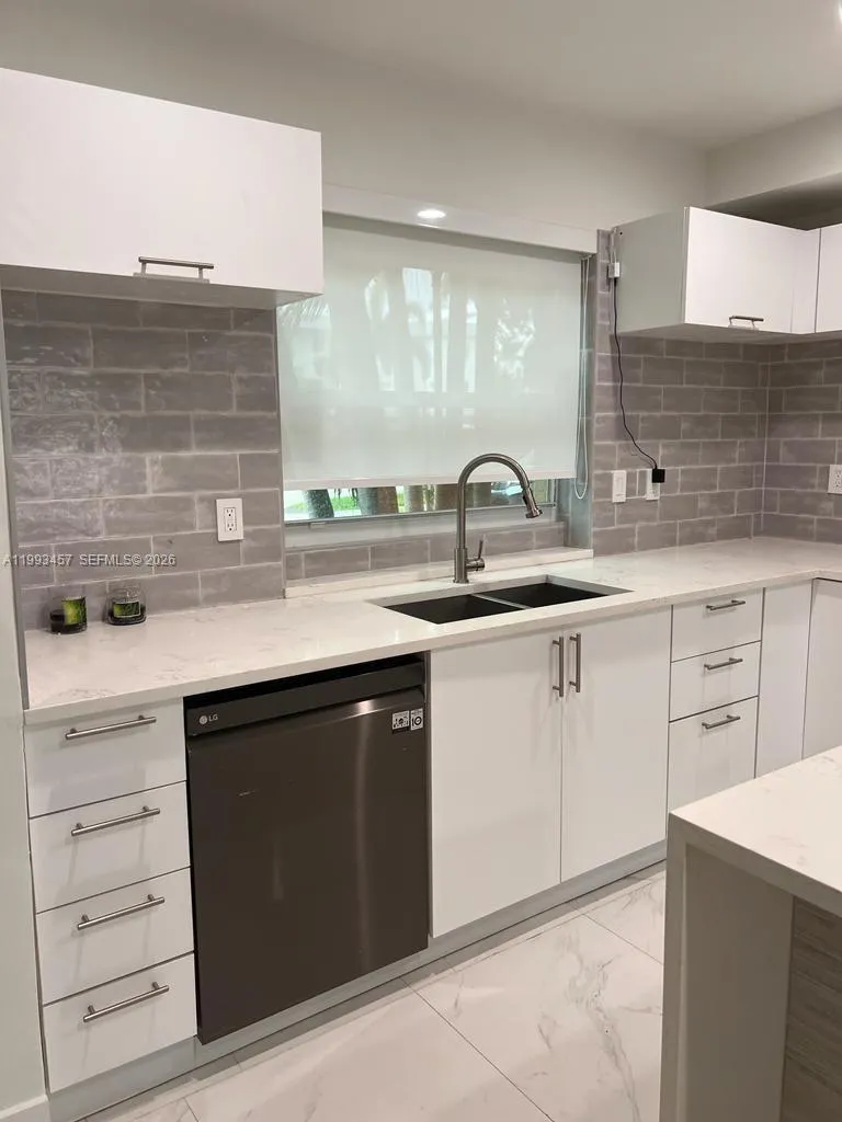 3672 Ne 167th St 31, North Miami Beach, Florida 33, North Miami Beach, Florida 33160, 2 Bedrooms Bedrooms, ,2 BathroomsBathrooms,Residential,For Sale,3672 Ne 167th St 31, North Miami Beach, Florida 33,A11993457