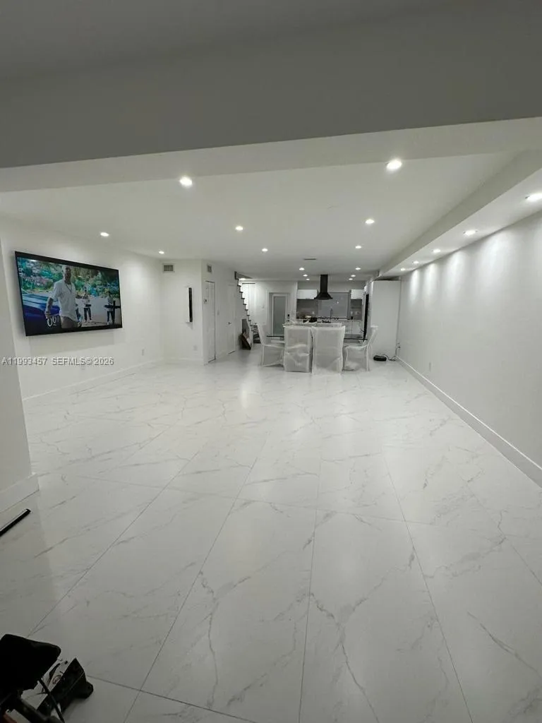 3672 Ne 167th St 31, North Miami Beach, Florida 33, North Miami Beach, Florida 33160, 2 Bedrooms Bedrooms, ,2 BathroomsBathrooms,Residential,For Sale,3672 Ne 167th St 31, North Miami Beach, Florida 33,A11993457