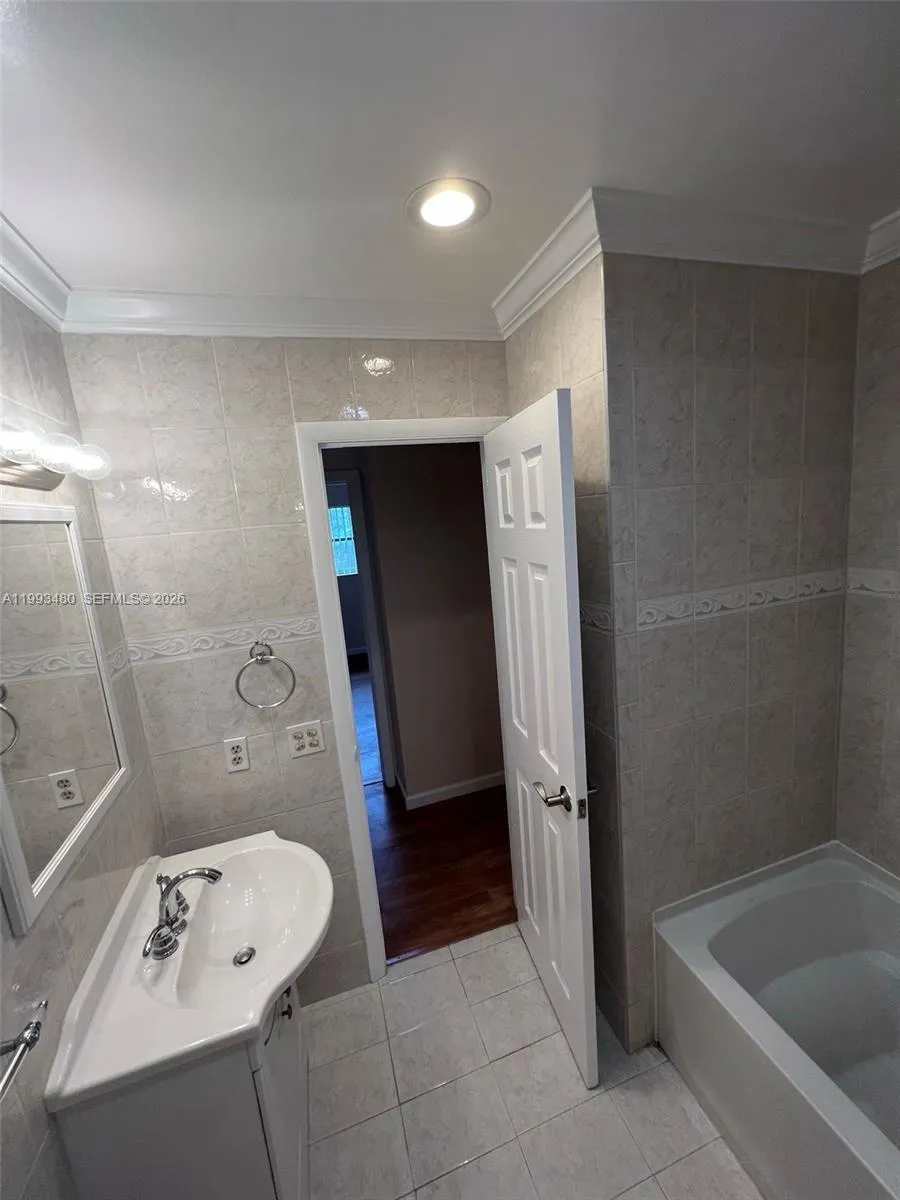 2605 Nw 47th Ter 103, Lauderdale Lakes, Florida 33, Lauderdale Lakes, Florida 33313, 3 Bedrooms Bedrooms, ,1 BathroomBathrooms,Residential Lease,For Rent,2605 Nw 47th Ter 103, Lauderdale Lakes, Florida 33,A11993480