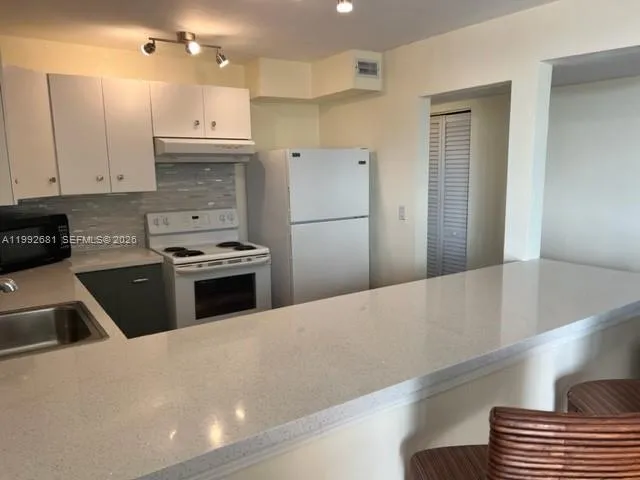 7900 Tatum Waterway Dr 503, Miami Beach, Florida 3, Miami Beach, Florida 33141, 2 Bedrooms Bedrooms, ,2 BathroomsBathrooms,Residential Lease,For Rent,7900 Tatum Waterway Dr 503, Miami Beach, Florida 3,A11992681