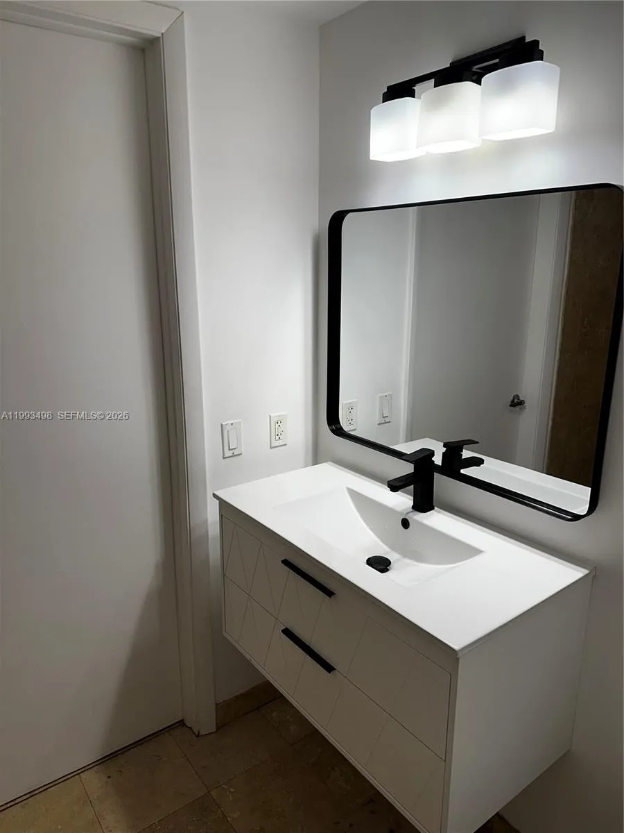 350 S Miami Ave 1704, Miami, Florida 33130, Miami, Florida 33130, 3 Bedrooms Bedrooms, ,2 BathroomsBathrooms,Residential Lease,For Rent,350 S Miami Ave 1704, Miami, Florida 33130,A11993498