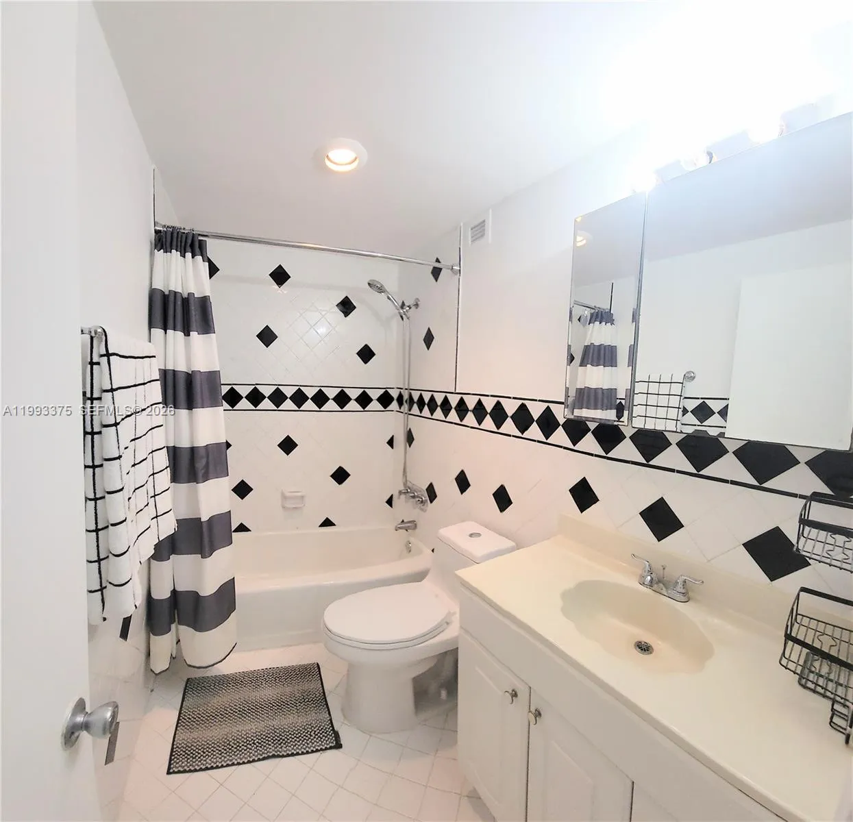 400 S Kings Point Dr 220, Sunny Isles Beach, Flori, Sunny Isles Beach, Florida 33160, 1 Bedroom Bedrooms, ,1 BathroomBathrooms,Residential Lease,For Rent,400 S Kings Point Dr 220, Sunny Isles Beach, Flori,A11993375