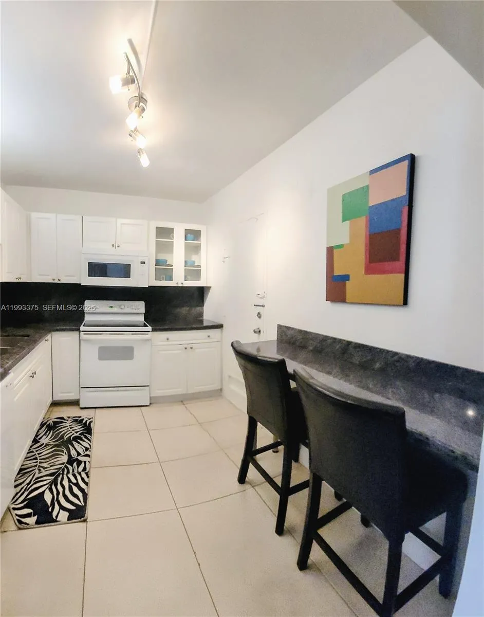 400 S Kings Point Dr 220, Sunny Isles Beach, Flori, Sunny Isles Beach, Florida 33160, 1 Bedroom Bedrooms, ,1 BathroomBathrooms,Residential Lease,For Rent,400 S Kings Point Dr 220, Sunny Isles Beach, Flori,A11993375