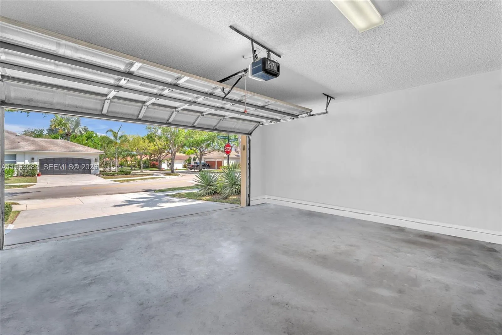 290 Landings Blvd, Weston, Florida 33327, Weston, Florida 33327, 4 Bedrooms Bedrooms, ,3 BathroomsBathrooms,Residential,For Sale,290 Landings Blvd, Weston, Florida 33327,A11993583