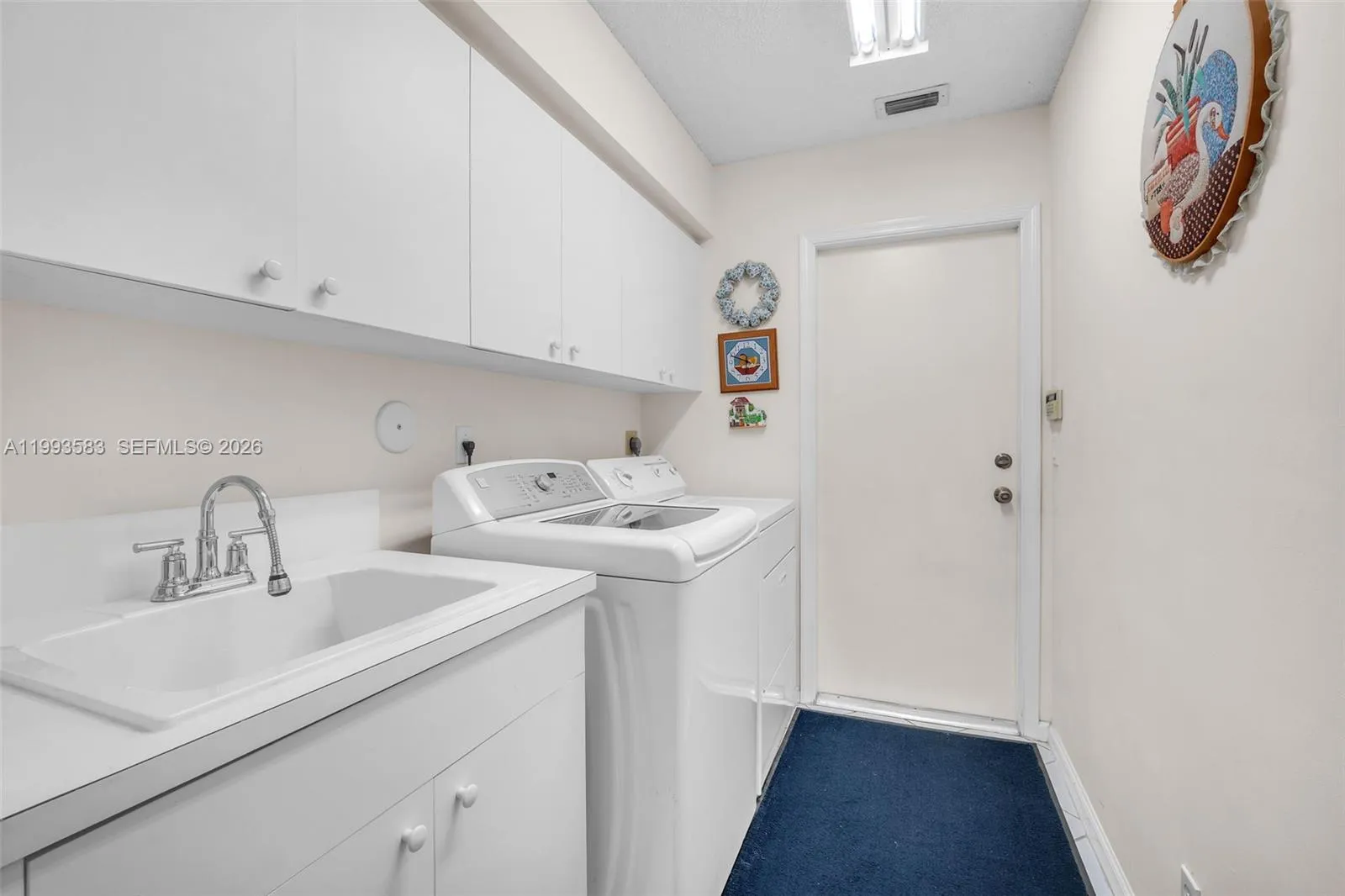 290 Landings Blvd, Weston, Florida 33327, Weston, Florida 33327, 4 Bedrooms Bedrooms, ,3 BathroomsBathrooms,Residential,For Sale,290 Landings Blvd, Weston, Florida 33327,A11993583