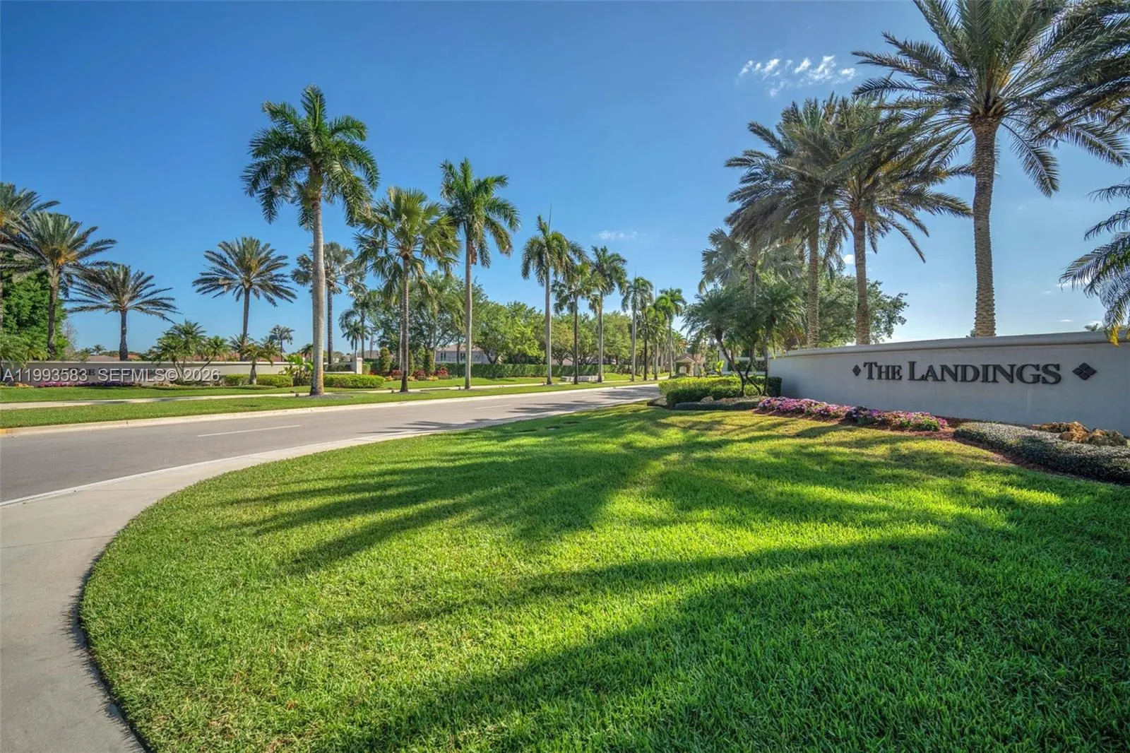 290 Landings Blvd, Weston, Florida 33327, Weston, Florida 33327, 4 Bedrooms Bedrooms, ,3 BathroomsBathrooms,Residential,For Sale,290 Landings Blvd, Weston, Florida 33327,A11993583