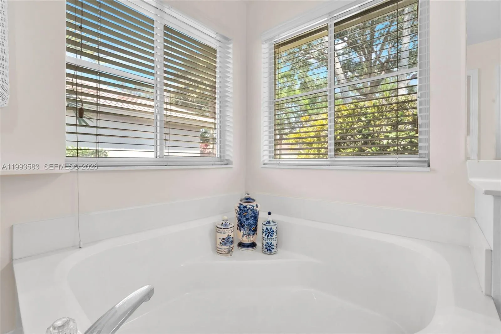 290 Landings Blvd, Weston, Florida 33327, Weston, Florida 33327, 4 Bedrooms Bedrooms, ,3 BathroomsBathrooms,Residential,For Sale,290 Landings Blvd, Weston, Florida 33327,A11993583