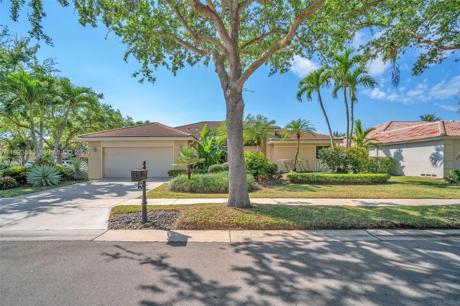 290 Landings Blvd, Weston, Florida 33327, Weston, Florida 33327, 4 Bedrooms Bedrooms, ,3 BathroomsBathrooms,Residential,For Sale,290 Landings Blvd, Weston, Florida 33327,A11993583