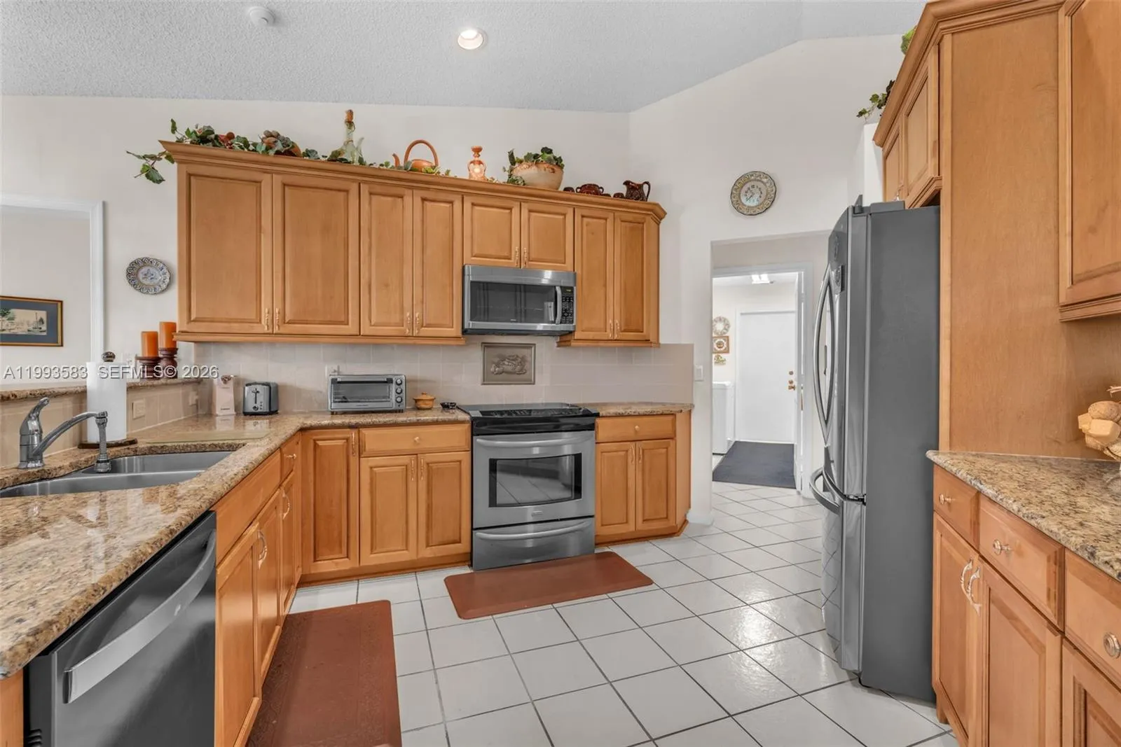 290 Landings Blvd, Weston, Florida 33327, Weston, Florida 33327, 4 Bedrooms Bedrooms, ,3 BathroomsBathrooms,Residential,For Sale,290 Landings Blvd, Weston, Florida 33327,A11993583