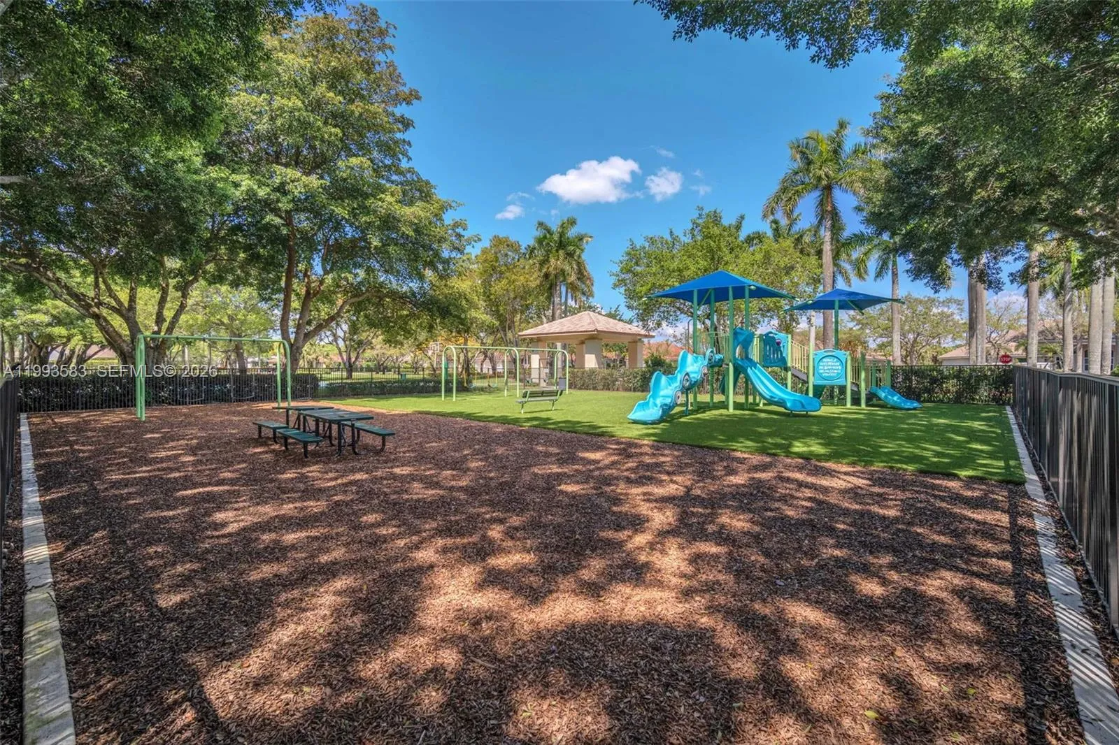 290 Landings Blvd, Weston, Florida 33327, Weston, Florida 33327, 4 Bedrooms Bedrooms, ,3 BathroomsBathrooms,Residential,For Sale,290 Landings Blvd, Weston, Florida 33327,A11993583