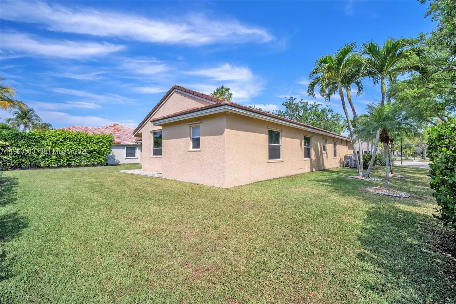 290 Landings Blvd, Weston, Florida 33327, Weston, Florida 33327, 4 Bedrooms Bedrooms, ,3 BathroomsBathrooms,Residential,For Sale,290 Landings Blvd, Weston, Florida 33327,A11993583