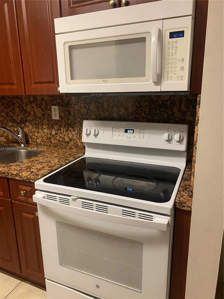 7070 Nw 179th St 206, Hialeah, Florida 33015, Hialeah, Florida 33015, 1 Bedroom Bedrooms, ,1 BathroomBathrooms,Residential Lease,For Rent,7070 Nw 179th St 206, Hialeah, Florida 33015,A11993589