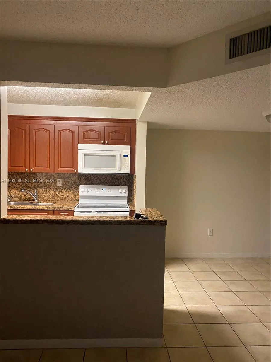 7070 Nw 179th St 206, Hialeah, Florida 33015, Hialeah, Florida 33015, 1 Bedroom Bedrooms, ,1 BathroomBathrooms,Residential Lease,For Rent,7070 Nw 179th St 206, Hialeah, Florida 33015,A11993589