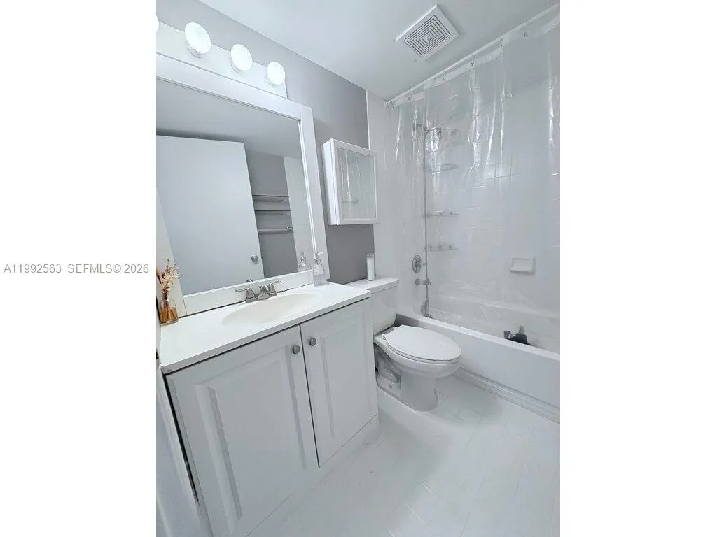 1720 Nw N River Dr 211, Miami, Florida 33125, Miami, Florida 33125, 2 Bedrooms Bedrooms, ,1 BathroomBathrooms,Residential Lease,For Rent,1720 Nw N River Dr 211, Miami, Florida 33125,A11992563