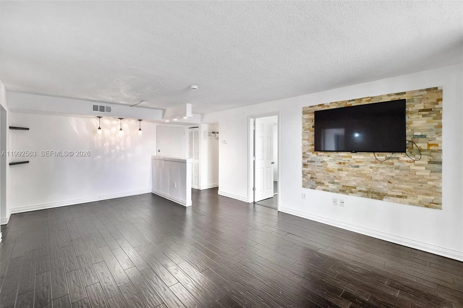 1720 Nw N River Dr 211, Miami, Florida 33125, Miami, Florida 33125, 2 Bedrooms Bedrooms, ,1 BathroomBathrooms,Residential Lease,For Rent,1720 Nw N River Dr 211, Miami, Florida 33125,A11992563