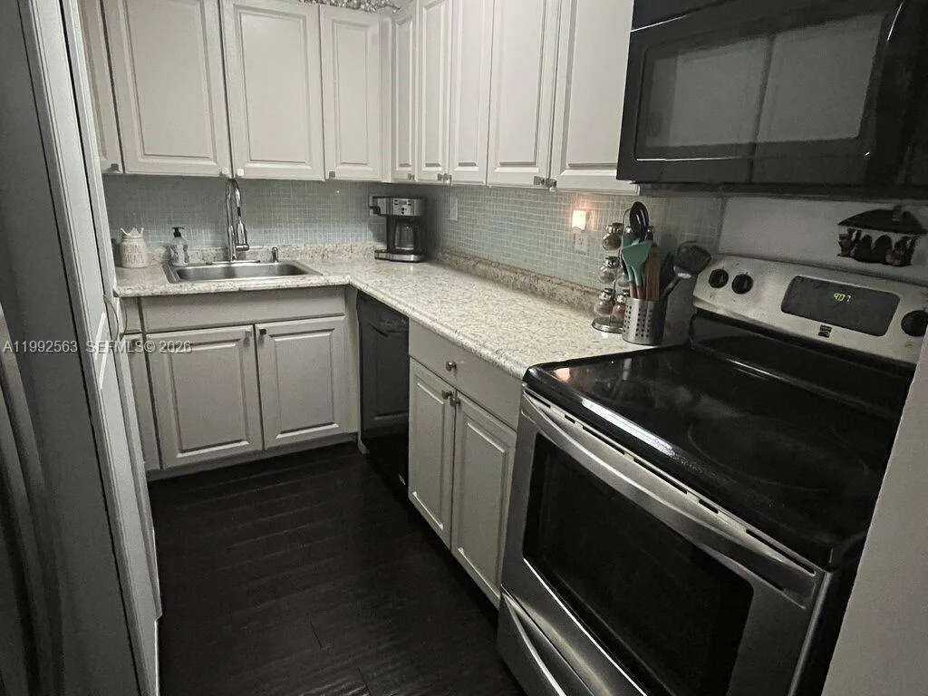 1720 Nw N River Dr 211, Miami, Florida 33125, Miami, Florida 33125, 2 Bedrooms Bedrooms, ,1 BathroomBathrooms,Residential Lease,For Rent,1720 Nw N River Dr 211, Miami, Florida 33125,A11992563