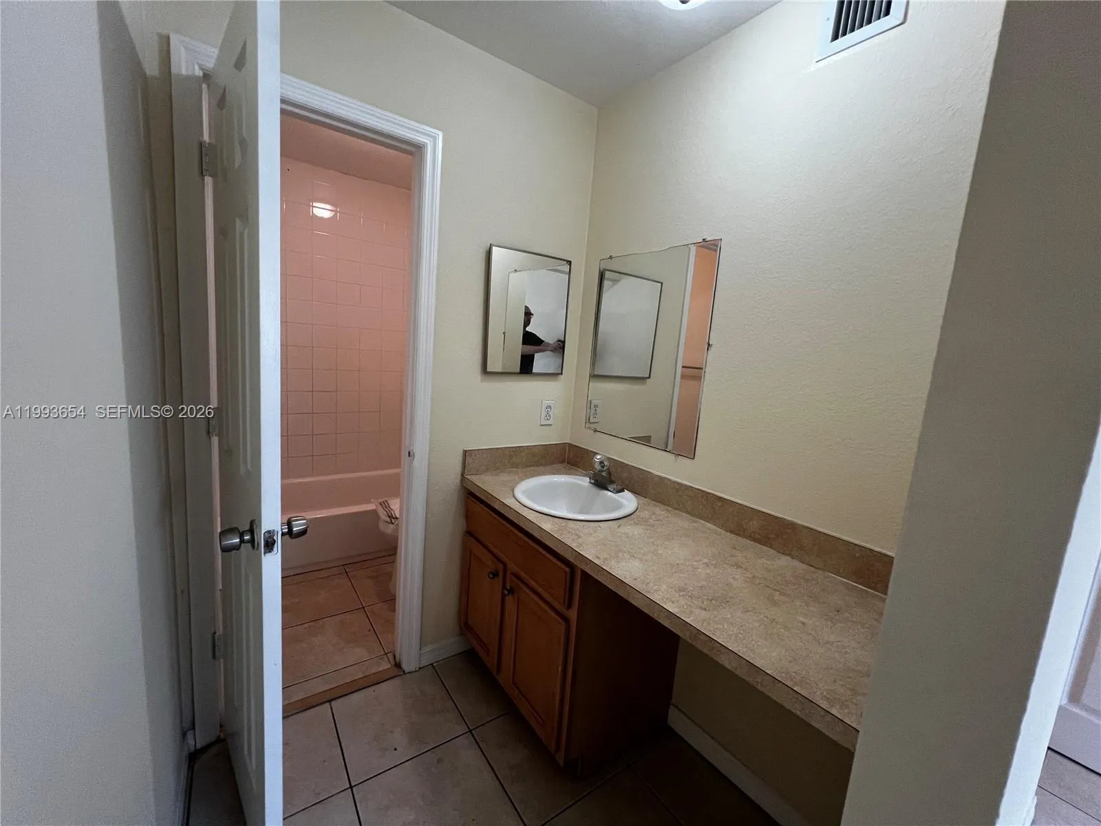 2822 Nw 55th Ave 1d, Lauderhill, Florida 33313, Lauderhill, Florida 33313, 1 Bedroom Bedrooms, ,1 BathroomBathrooms,Residential Lease,For Rent,2822 Nw 55th Ave 1d, Lauderhill, Florida 33313,A11993654